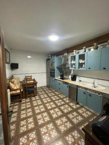 virtuve, Casa rural los J esuses in Lillo