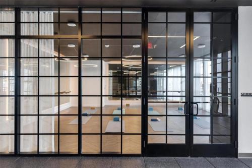 Stylish 2BR with Pool & Balcony