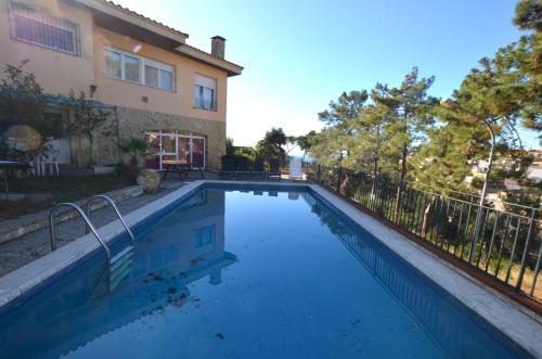 Three-Bedroom Villa image 10