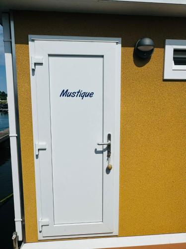 '' Mustique'' Cozy & Romantic Houseboat in Maastricht, Maastricht (Foto 3)