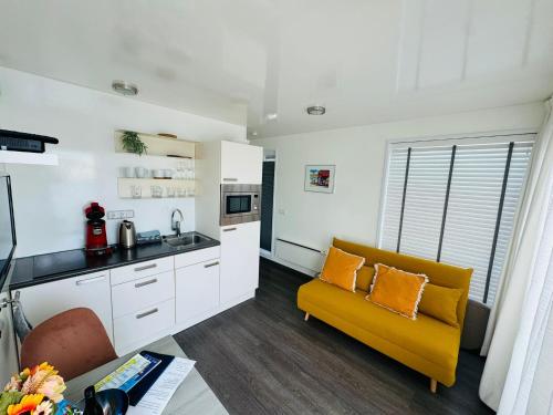 '' Mustique'' Cozy & Romantic Houseboat in Maastricht, Maastricht (Foto 4)