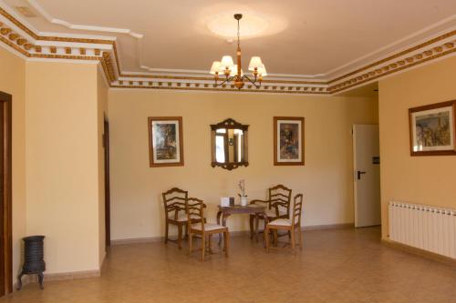 Koplietošanas atpūtas telpa ar TV, Hotel Mayno in Pastrana
