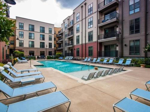 The Zen Den Pool and Gym Included 21 in Birmingham, USA