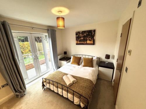 Spacious 2-Bedroom Apartment with Parking in Windsor 4LA, Windsor (Foto 2)