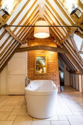Hill House Norfolk in Saxlingham Thorpe