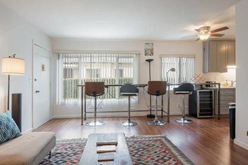 Sawtelle Serenity- Modern Comfort, Los Angeles (fotografie 2)