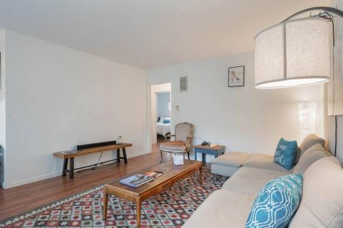 Sawtelle Serenity- Modern Comfort, Los Angeles (fotografie 9)