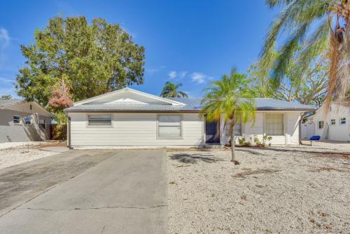 4 Mi to Riverwalk Bradenton Home with Game Room in Bradenton, USA