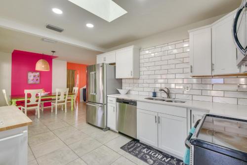 4 Mi to Riverwalk Bradenton Home with Game Room in Bradenton, USA