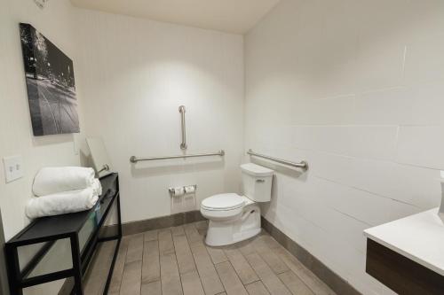 Queen Room with Two Queen Beds - Accessible/Non-Smoking  image 2