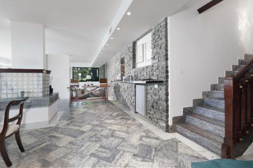 AMORE RENTALS - Villa Maria - Tap to explore photos