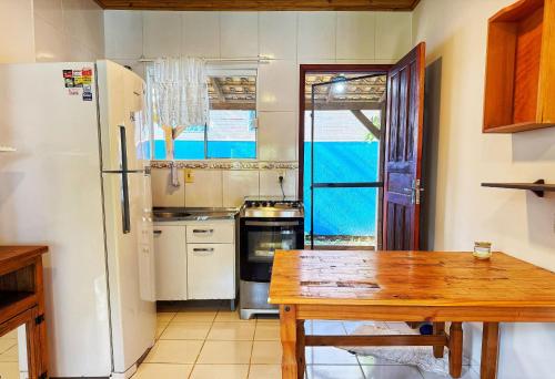 Casa e piscina com muita natureza - MCC216 in São João do Rio Vermelho