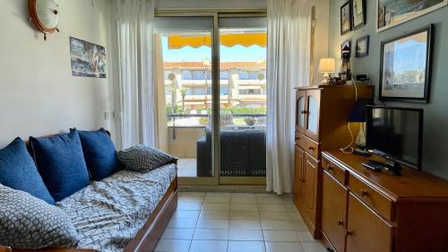 One-Bedroom Apartment image 3