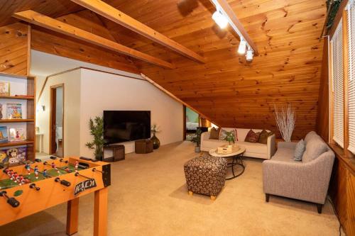 10-Spacious apt 5BR with gym, games room in the attic in ควิลซี (MA)