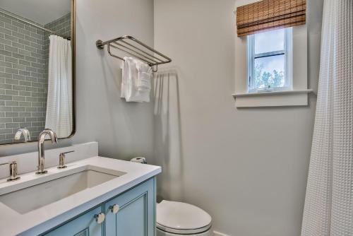 Four-Bedroom Holiday Home image 8