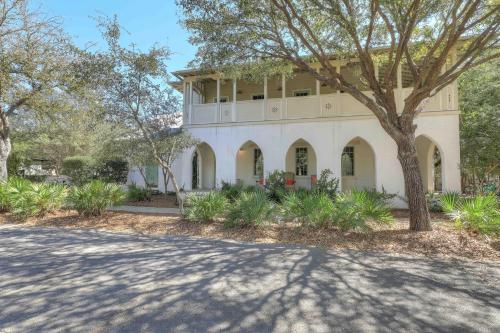 Four-Bedroom Holiday Home image 5
