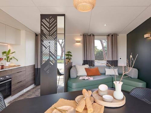設施, Mobile Homes by KelAir at Camping Domaine des Ormes in 多勒德布列塔尼