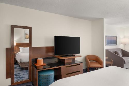 Fairfield Inn & Suites Naperville/Aurora - image 9