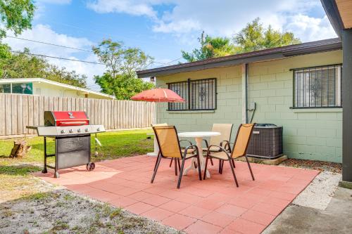 12 Mi to Beach Home with Outdoor Dining in Cocoa! in Cocoa, USA