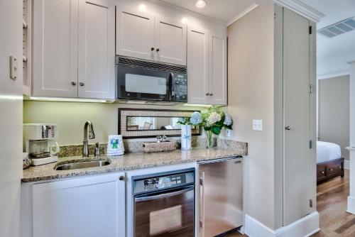 Lola's Carriage House