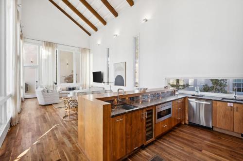 Kingston Beach Club in Inlet Beach (FL)