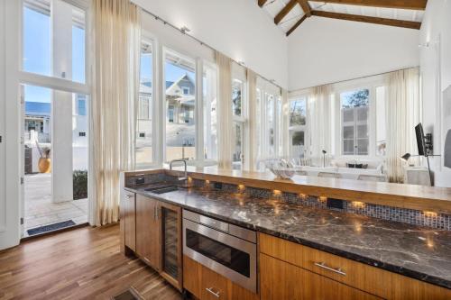 Kingston Beach Club in Inlet Beach (FL)