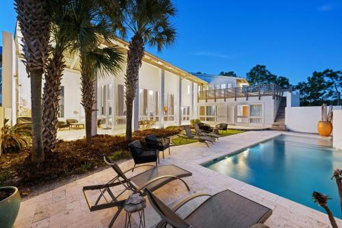 Kingston Beach Club in Inlet Beach (FL)