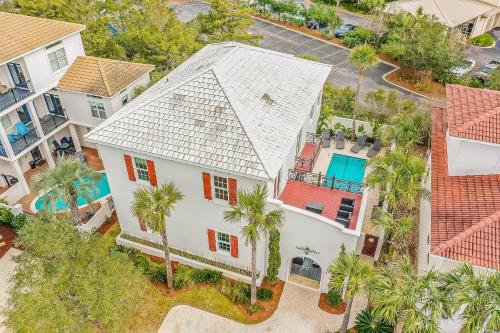 Four-Bedroom Holiday Home image 1