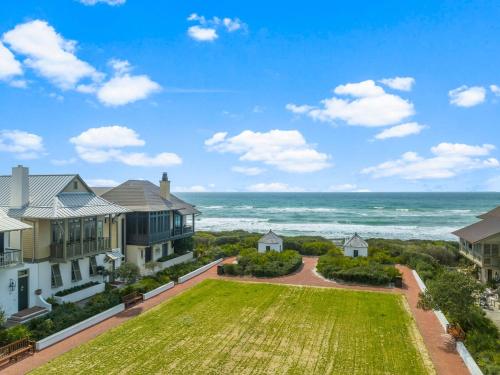 Four-Bedroom Holiday Home image 10