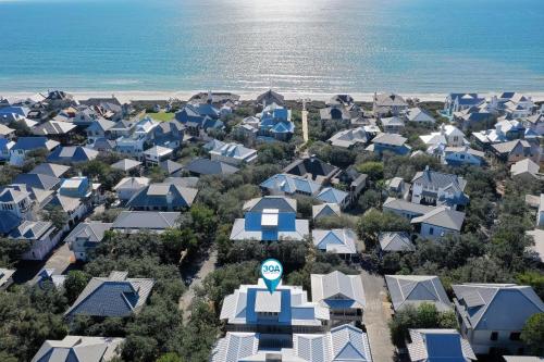 Four-Bedroom Holiday Home image 1