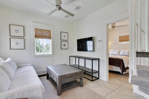 Southern Serenity Carriage House - image 3