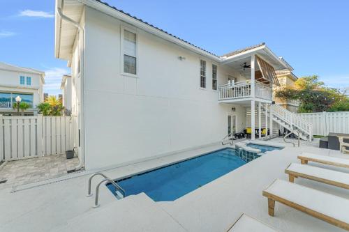Four-Bedroom Holiday Home image 9
