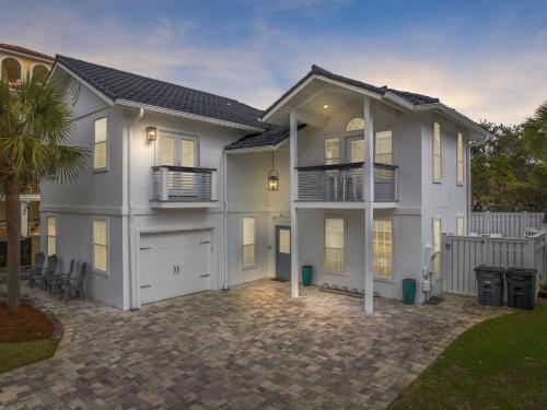 Four-Bedroom Holiday Home image 4