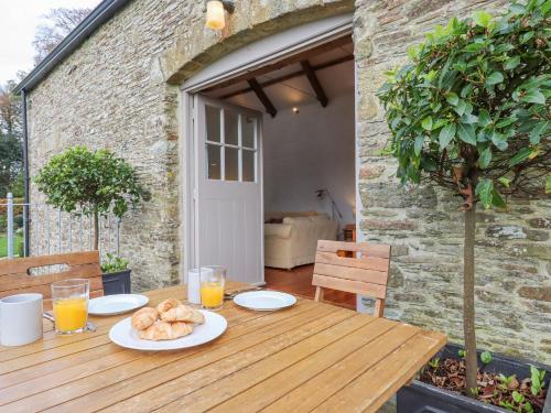Exterior view, The Barn at Yeoland House in Buckland Monachorum