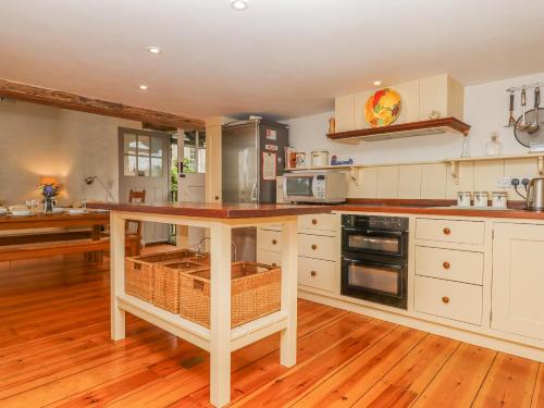 Exterior view, The Barn at Yeoland House in Buckland Monachorum