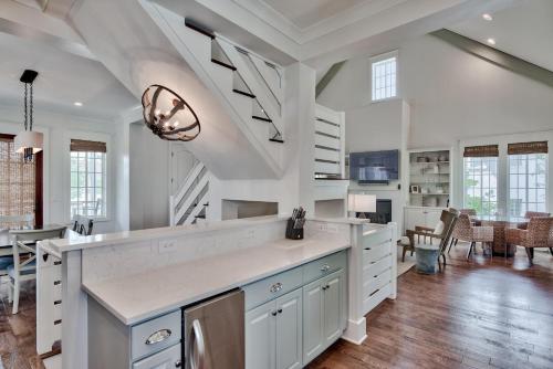 Southern Serenity Cottage - image 4