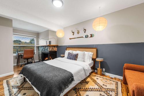 Canal Front Oasis with Pool, BBQ, 15 Mins to Beach in Fort Lauderdale, USA