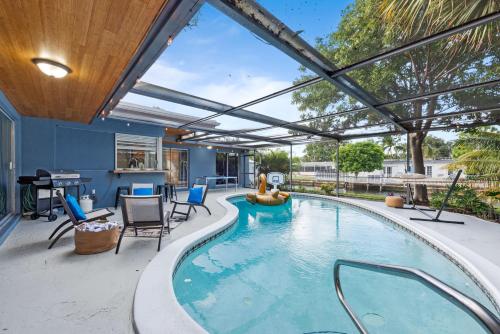 Canal Front Oasis with Pool, BBQ, 15 Mins to Beach in Fort Lauderdale, USA