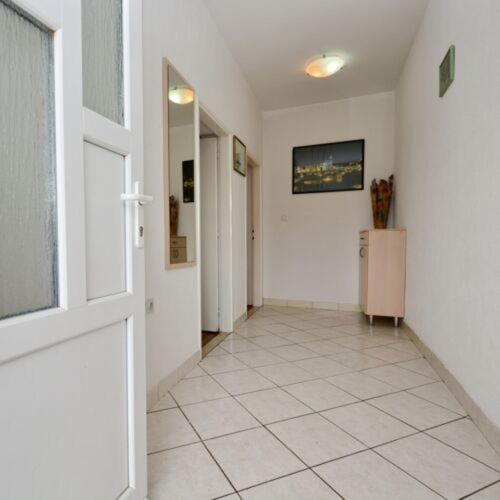 2 bedrooms, 3 beds