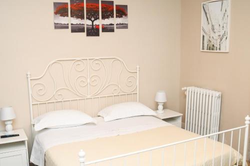 1 queen bed, 1 twin bed