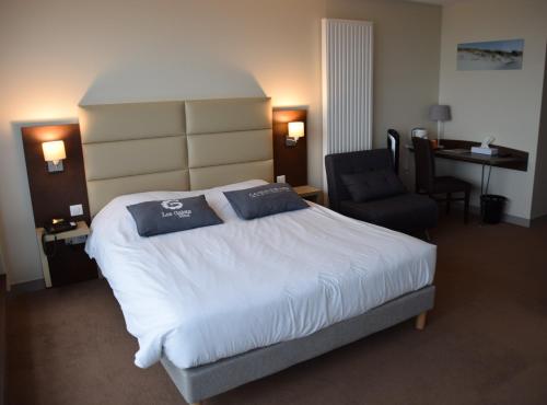 1 queen bed, 1 twin bed