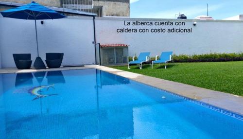 Casa Luna con alberca para 26 personas Cuernavaca in Cuernavaca, Mexico