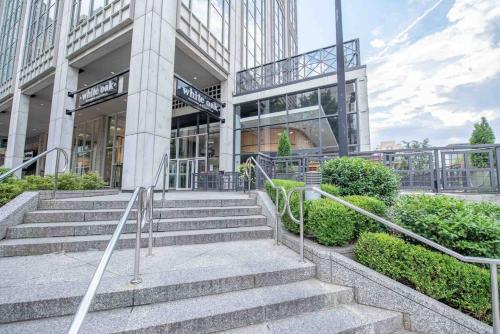 Relax And Enjoy In Downtown High Rise Condo