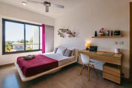 Luxury Penthouse with Jacuzzi, 2 min to Beach