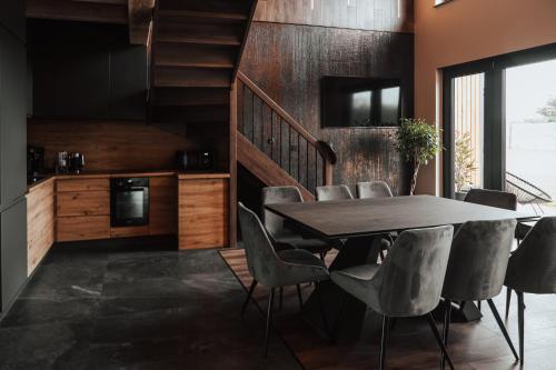 3 bedrooms, 5 beds