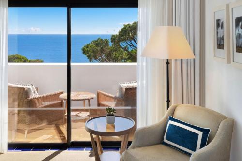 Deluxe Twin Room with Ocean View   image 6
