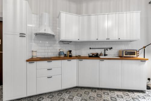 Chocimska Studio - Top Location, Tram&Shops nearby - by Rentujemy, Warsaw (photo 2)