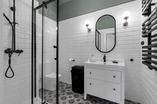 Chocimska Studio - Top Location, Tram&Shops nearby - by Rentujemy, Warsaw (photo 3)