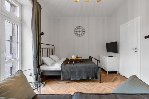 Chocimska Studio - Top Location, Tram&Shops nearby - by Rentujemy, Warsaw (photo 6)