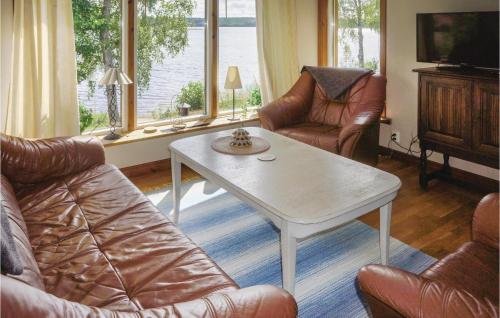 3 Bedroom Lovely Home In Gallstad in Holmared